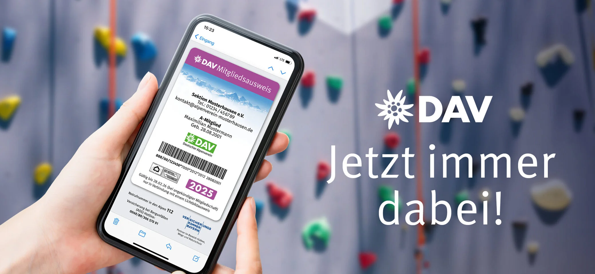 Digitaler Mitgliedsausweis des DAV | © DAV Ein Smartphone mit dem digitalen Mitgliedsausweis im Display | © DAV